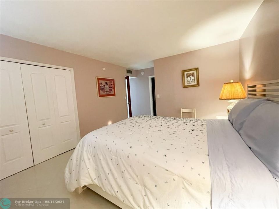 For Sale: $299,000 (2 beds, 2 baths, 1150 Square Feet)