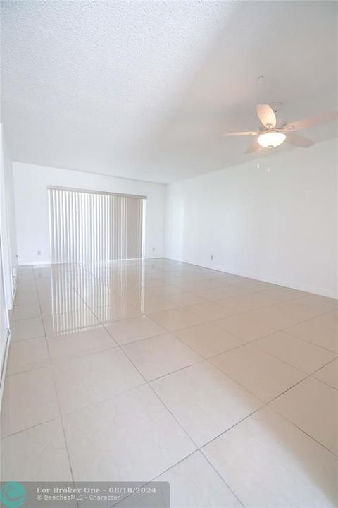 For Rent: $1,800 (1 beds, 1 baths, 850 Square Feet)