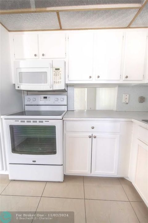 For Rent: $1,800 (1 beds, 1 baths, 850 Square Feet)