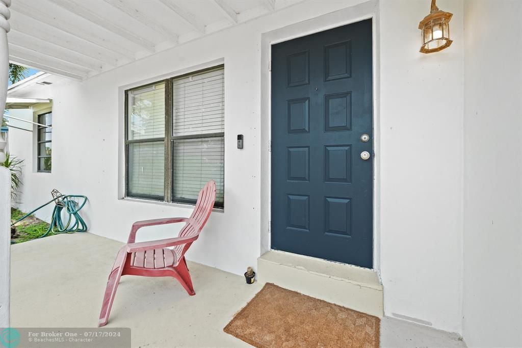 Active With Contract: $425,000 (2 beds, 1 baths, 1016 Square Feet)