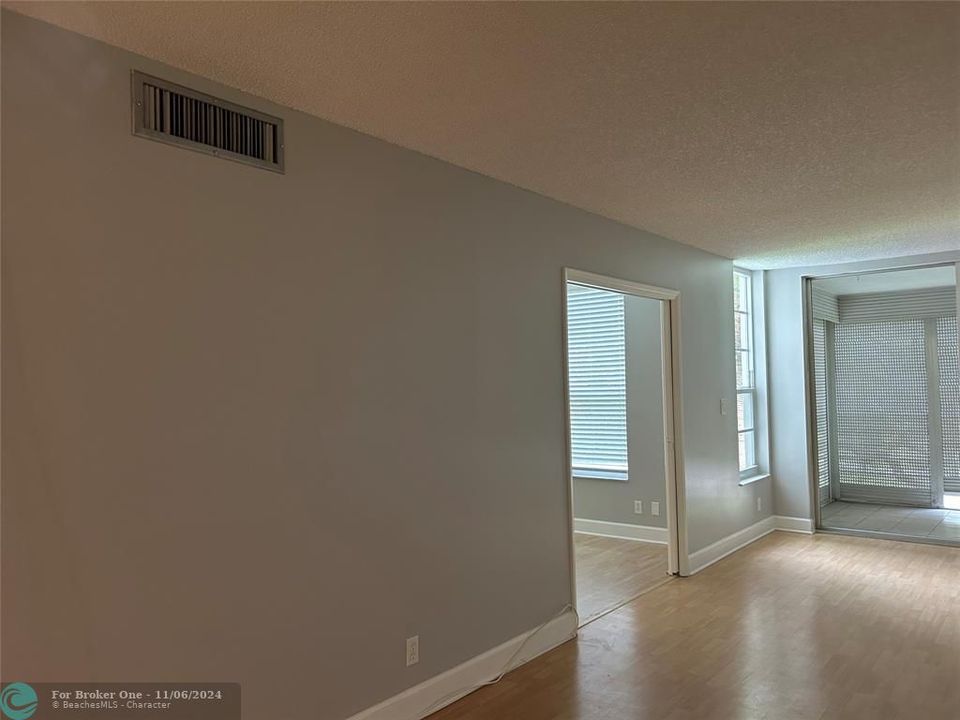 For Sale: $265,000 (2 beds, 2 baths, 1260 Square Feet)