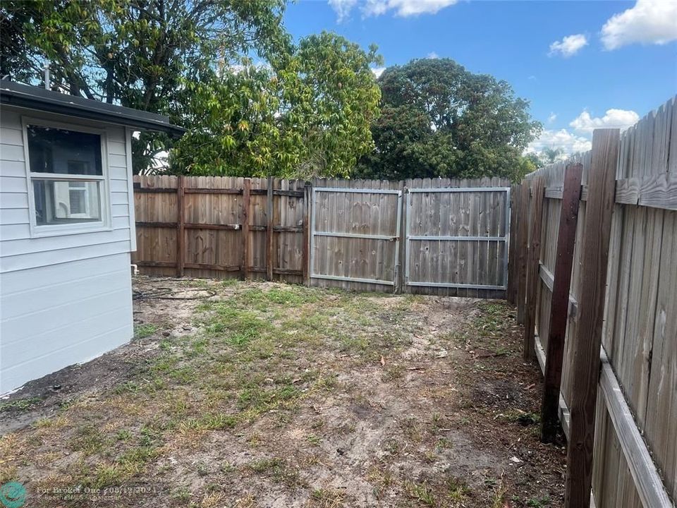 For Rent: $3,200 (3 beds, 2 baths, 1226 Square Feet)