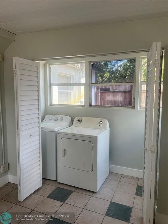 For Rent: $3,200 (3 beds, 2 baths, 1226 Square Feet)