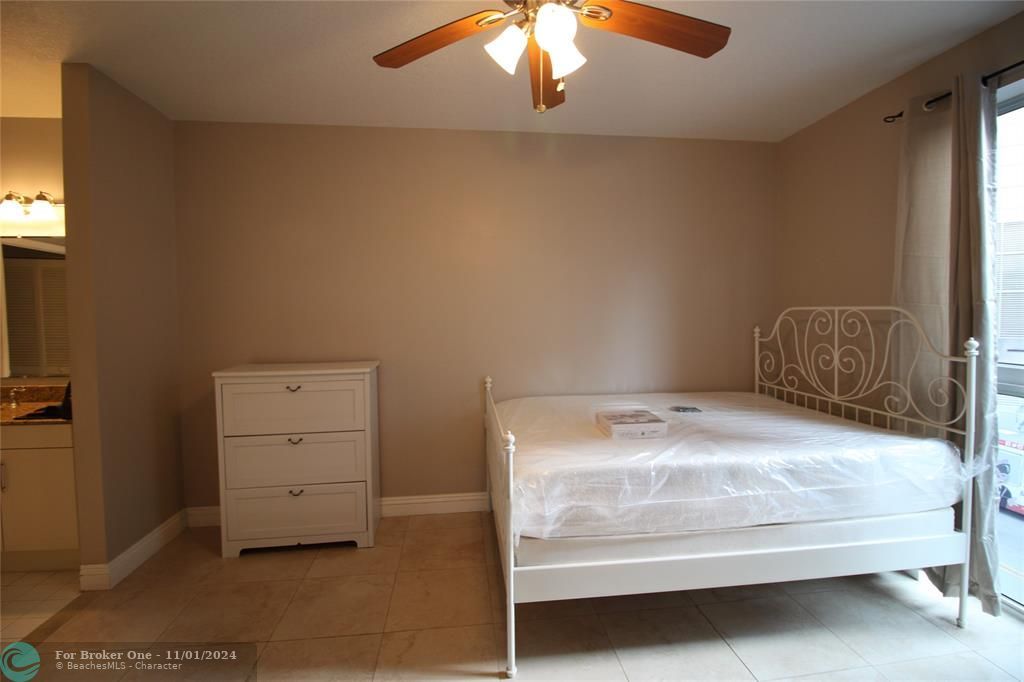 For Rent: $2,900 (2 beds, 2 baths, 955 Square Feet)