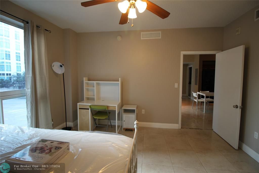 For Rent: $2,900 (2 beds, 2 baths, 955 Square Feet)