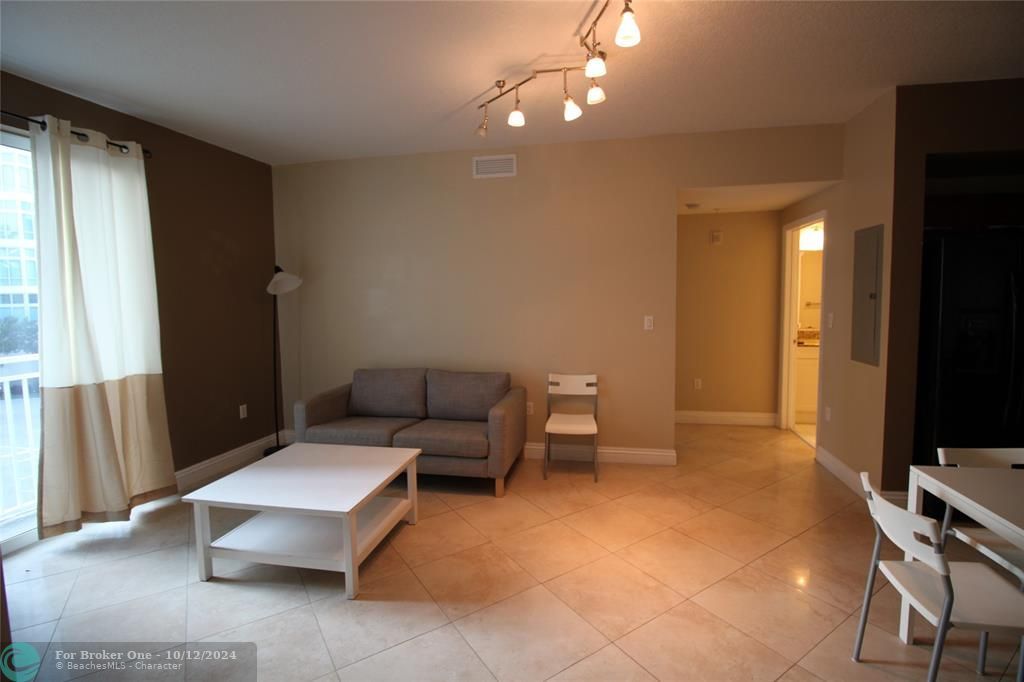 For Rent: $2,900 (2 beds, 2 baths, 955 Square Feet)