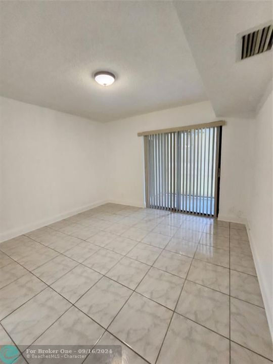 Active With Contract: $1,800 (2 beds, 2 baths, 1244 Square Feet)