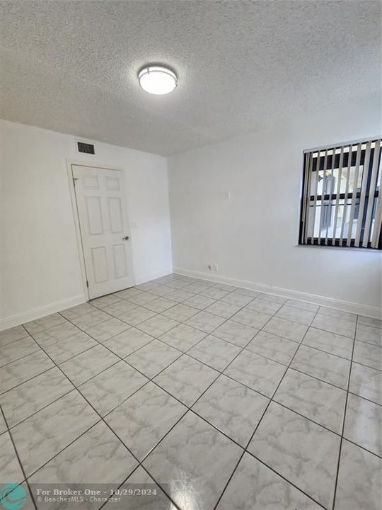 Active With Contract: $1,800 (2 beds, 2 baths, 1244 Square Feet)