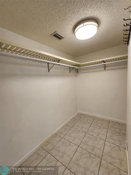 Active With Contract: $1,800 (2 beds, 2 baths, 1244 Square Feet)