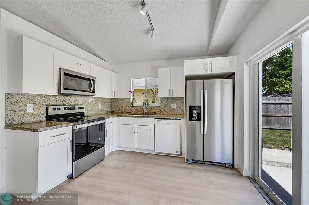 Recently Sold: $575,000 (3 beds, 2 baths, 1546 Square Feet)