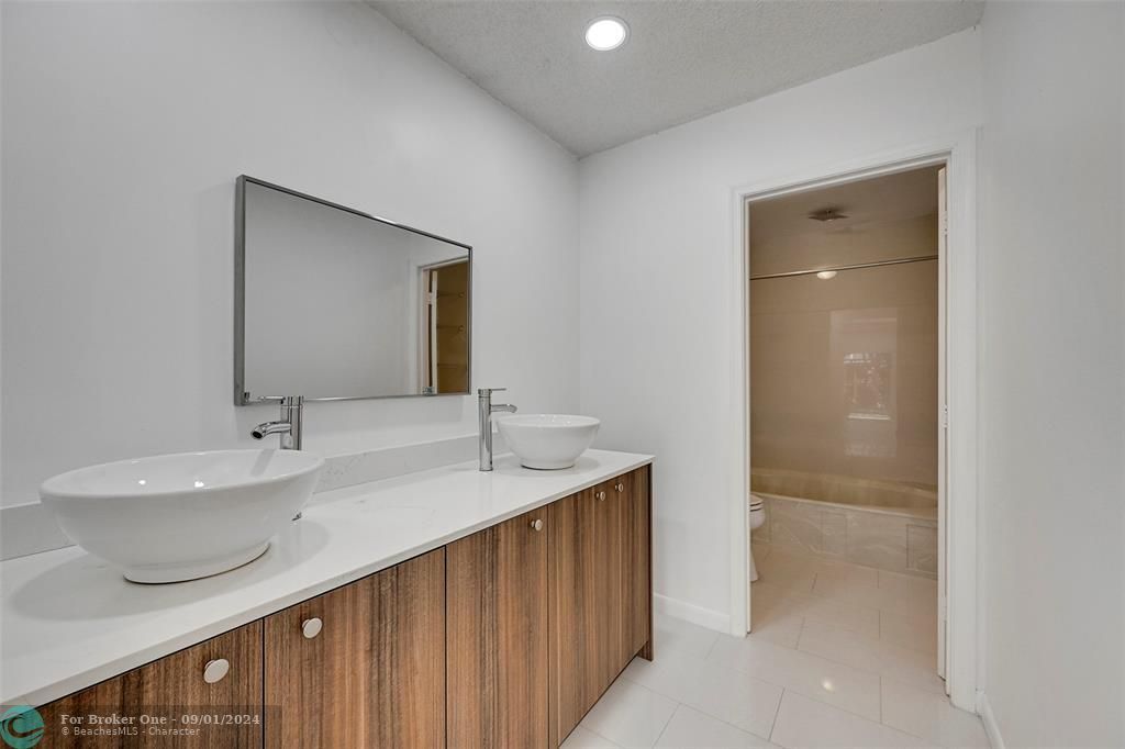 Recently Sold: $575,000 (3 beds, 2 baths, 1546 Square Feet)