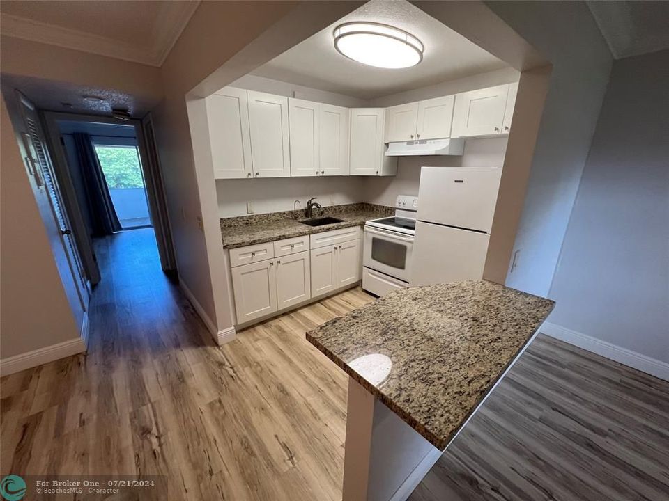 For Rent: $1,575 (1 beds, 1 baths, 585 Square Feet)