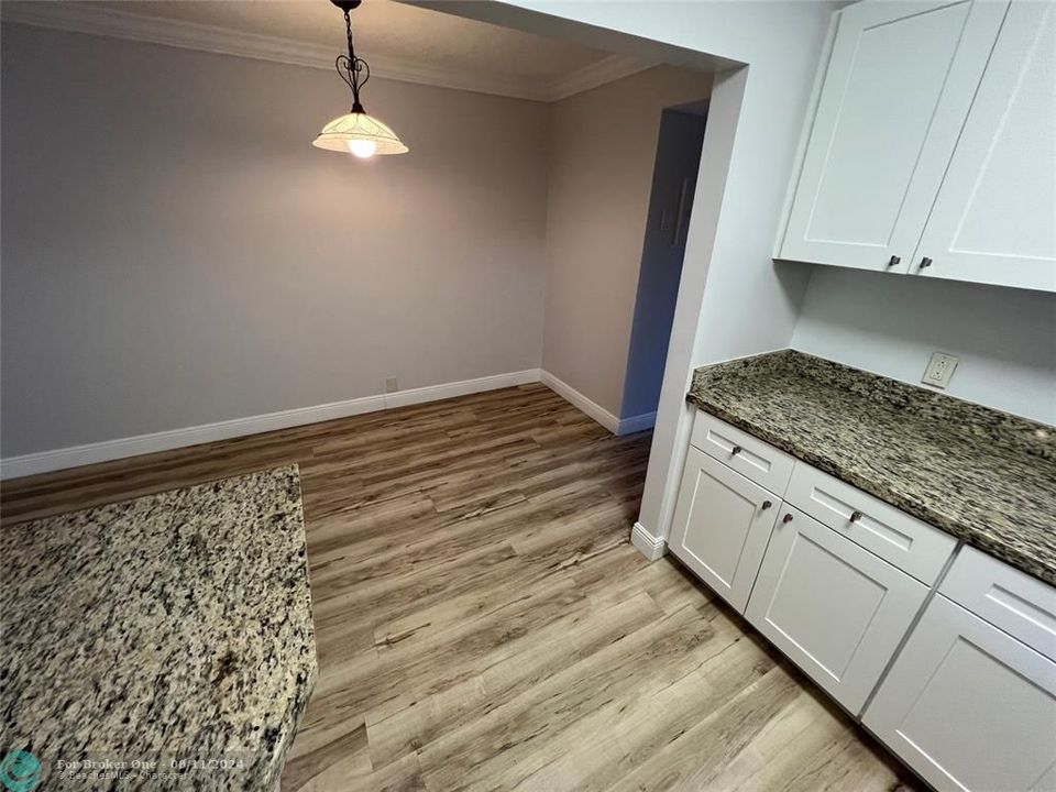 For Rent: $1,575 (1 beds, 1 baths, 585 Square Feet)