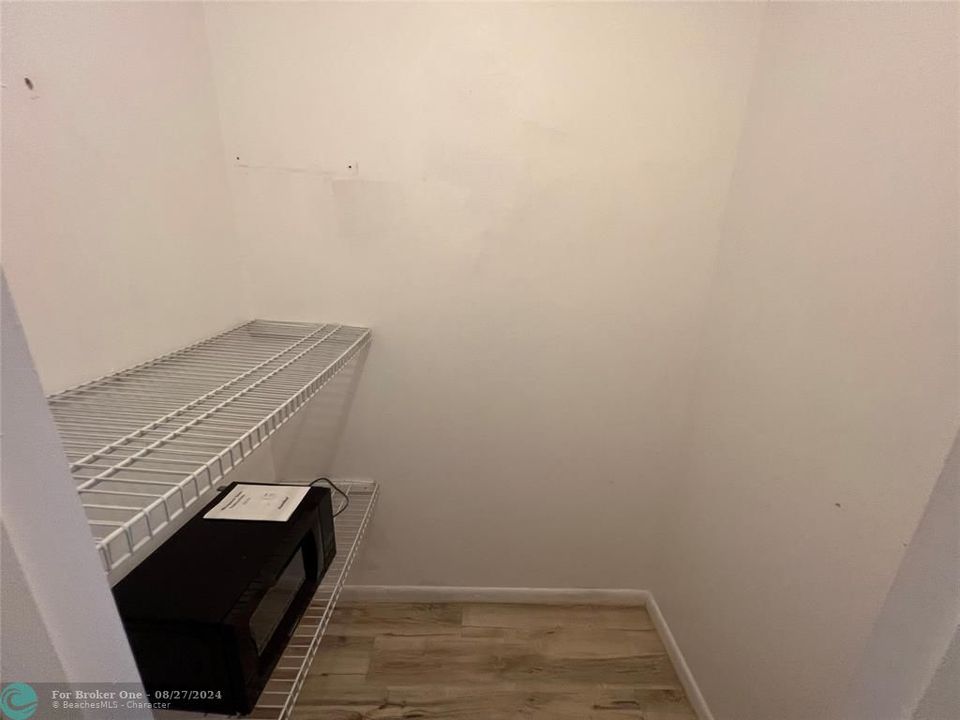 For Rent: $1,575 (1 beds, 1 baths, 585 Square Feet)