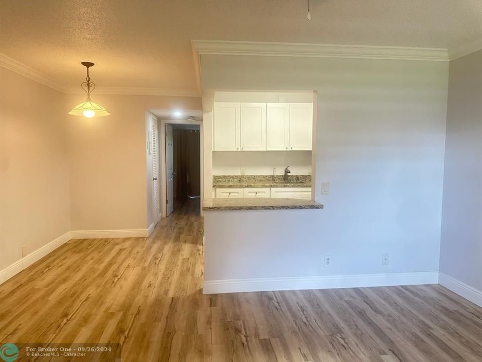 For Rent: $1,575 (1 beds, 1 baths, 585 Square Feet)