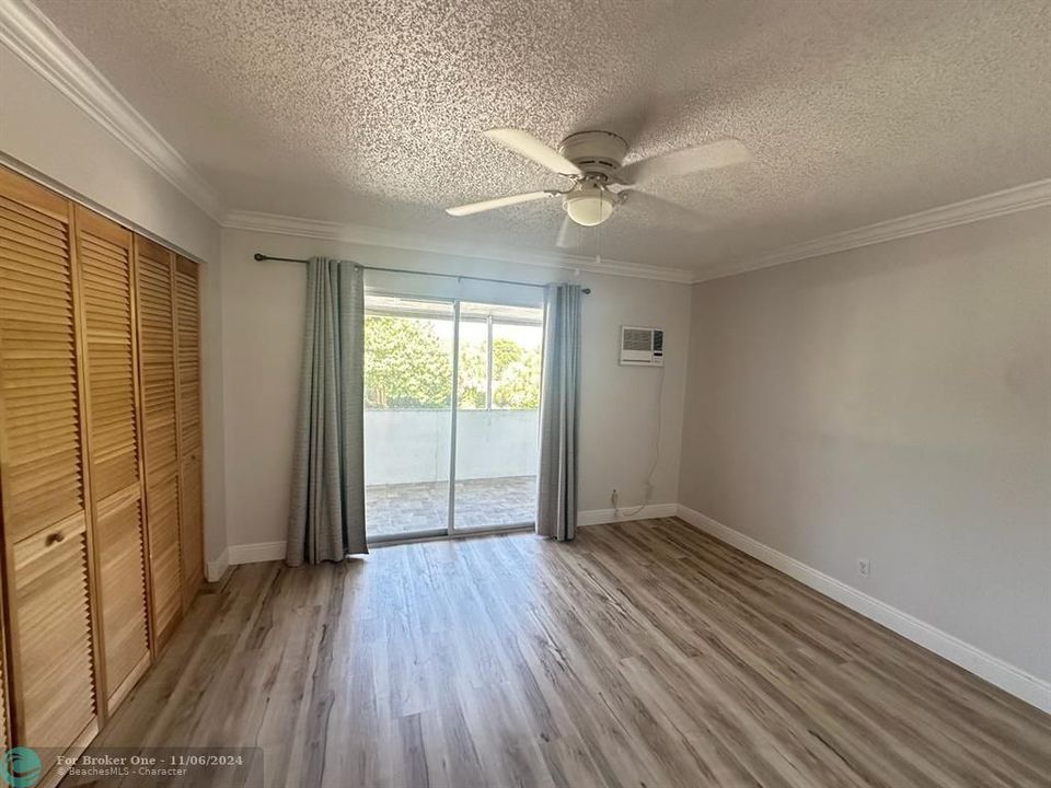 Active With Contract: $1,475 (1 beds, 1 baths, 585 Square Feet)