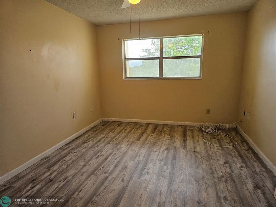 For Sale: $89,900 (1 beds, 1 baths, 640 Square Feet)