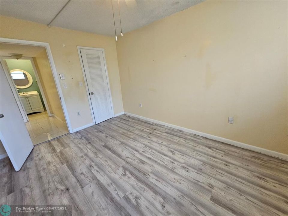 For Sale: $89,900 (1 beds, 1 baths, 640 Square Feet)