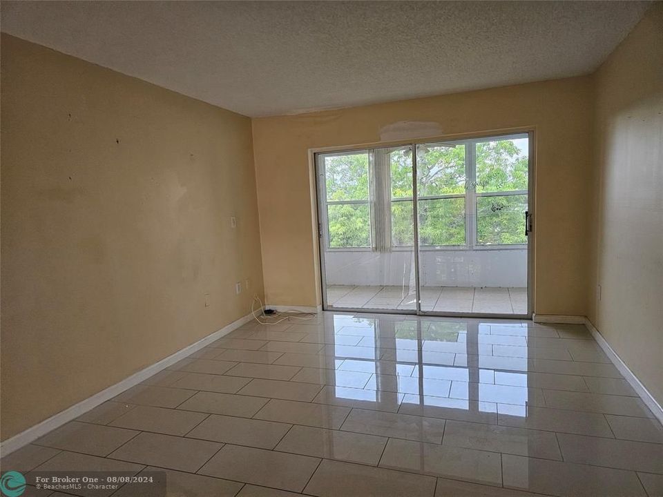 For Sale: $89,900 (1 beds, 1 baths, 640 Square Feet)