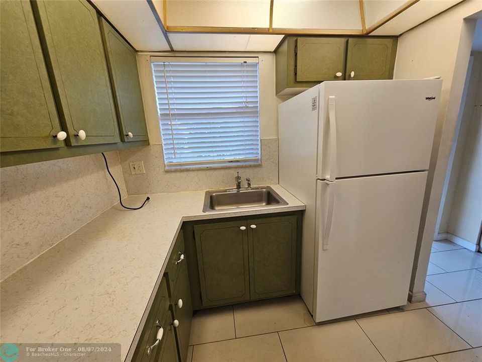 For Sale: $89,900 (1 beds, 1 baths, 640 Square Feet)