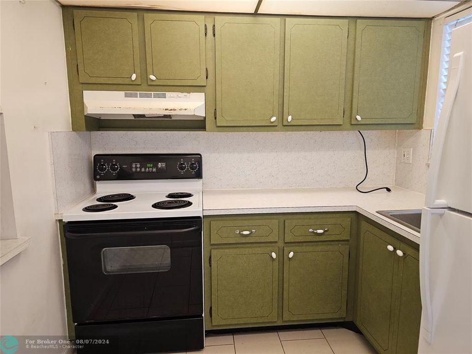 For Sale: $89,900 (1 beds, 1 baths, 640 Square Feet)