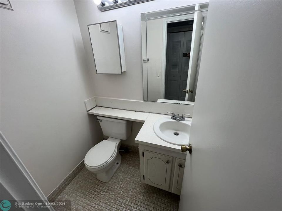 Active With Contract: $1,525 (1 beds, 1 baths, 703 Square Feet)