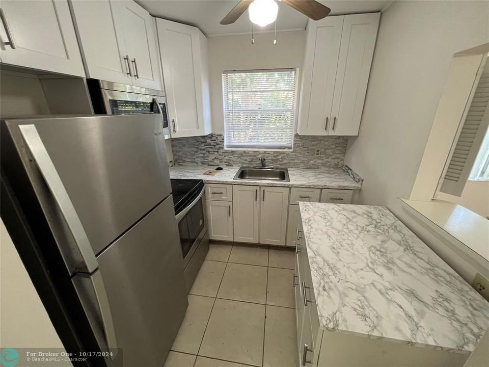 Active With Contract: $1,525 (1 beds, 1 baths, 703 Square Feet)