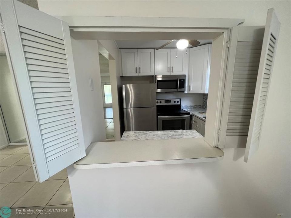 Active With Contract: $1,525 (1 beds, 1 baths, 703 Square Feet)