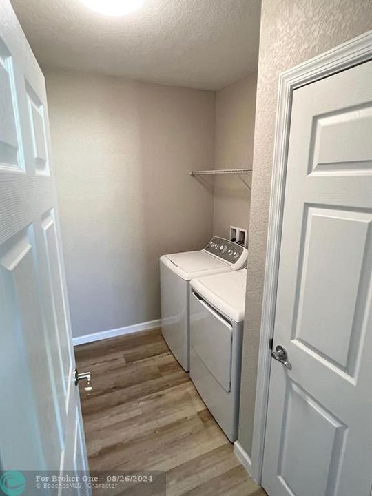 For Rent: $2,400 (3 beds, 2 baths, 1477 Square Feet)