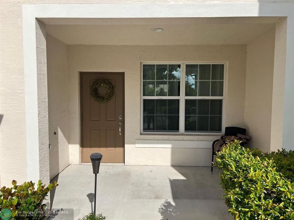 For Rent: $2,400 (3 beds, 2 baths, 1477 Square Feet)