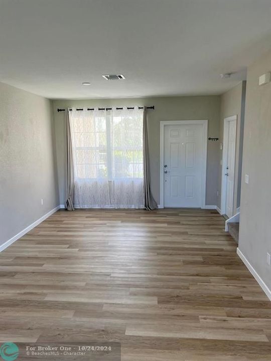 For Rent: $2,400 (3 beds, 2 baths, 1477 Square Feet)