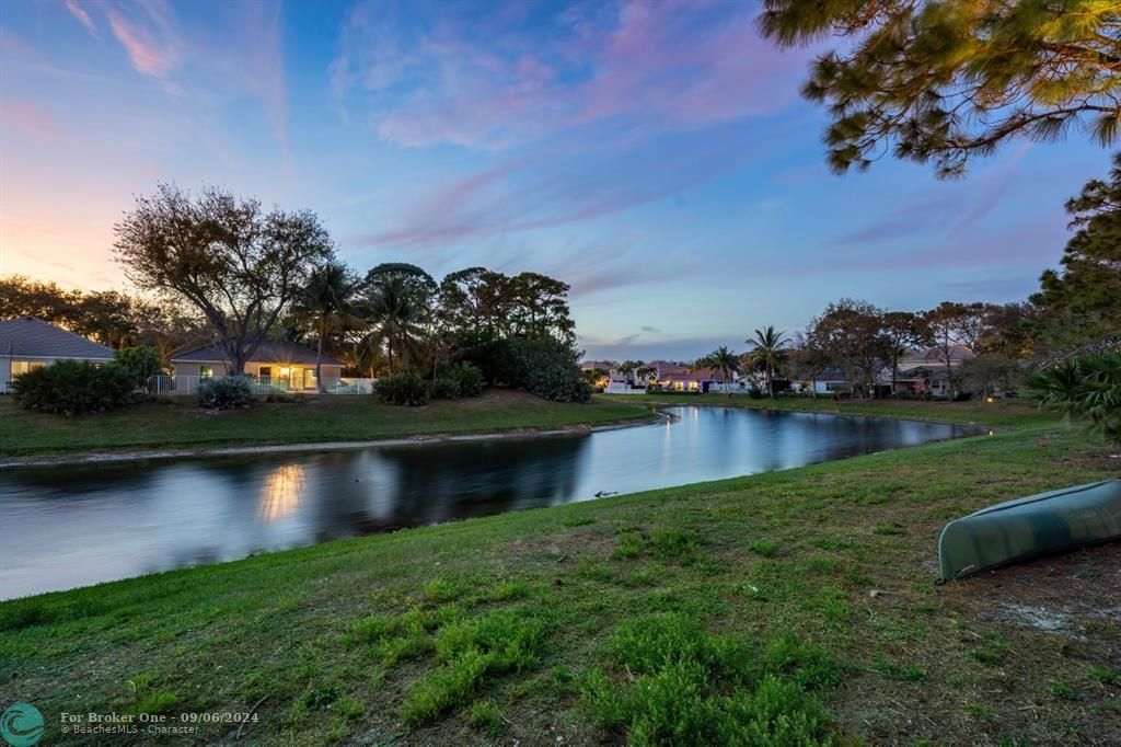 For Sale: $1,225,000 (4 beds, 2 baths, 1940 Square Feet)