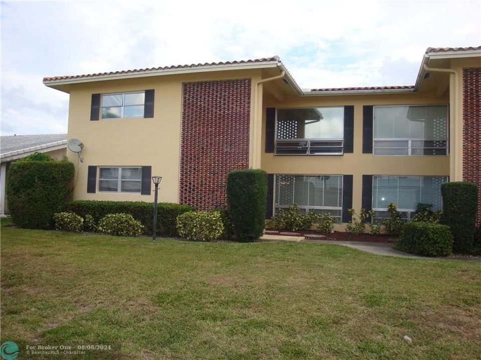 For Sale: $2,200 (2 beds, 2 baths, 3904 Square Feet)