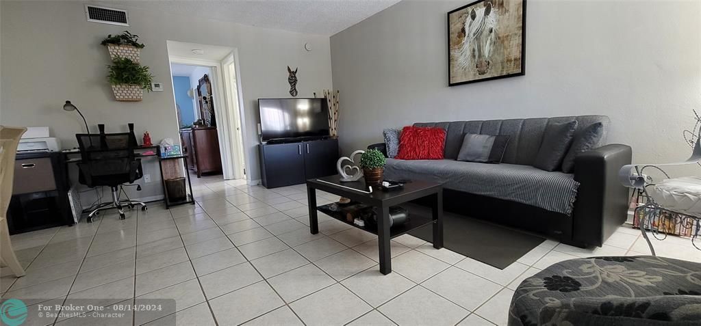 Active With Contract: $169,900 (1 beds, 1 baths, 620 Square Feet)