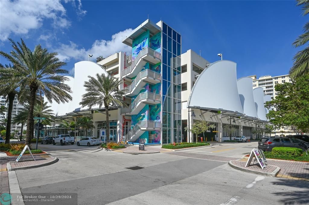 Active With Contract: $349,000 (1 beds, 1 baths, 734 Square Feet)