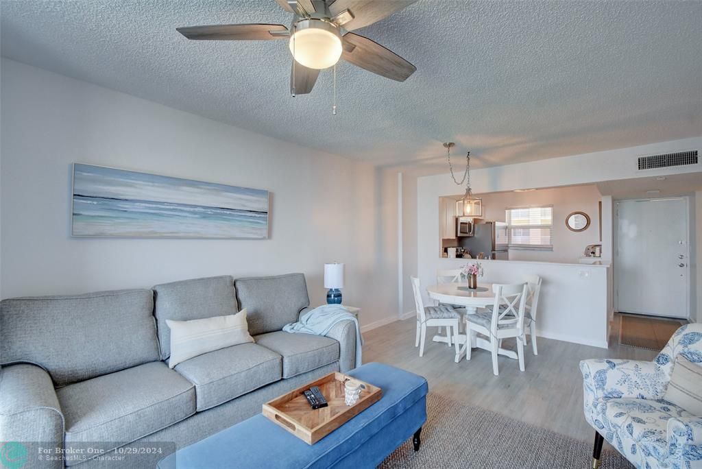 Active With Contract: $349,000 (1 beds, 1 baths, 734 Square Feet)