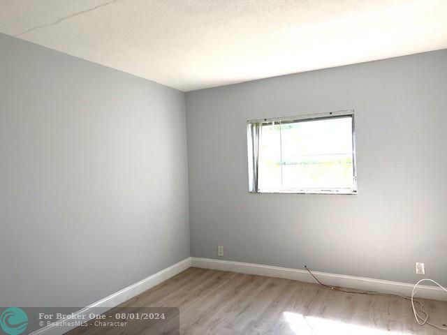 For Rent: $2,200 (2 beds, 1 baths, 750 Square Feet)