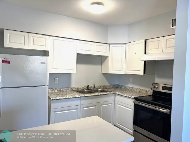 For Rent: $2,000 (2 beds, 1 baths, 750 Square Feet)