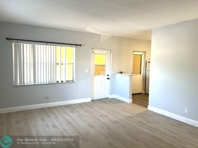 For Rent: $2,200 (2 beds, 1 baths, 750 Square Feet)