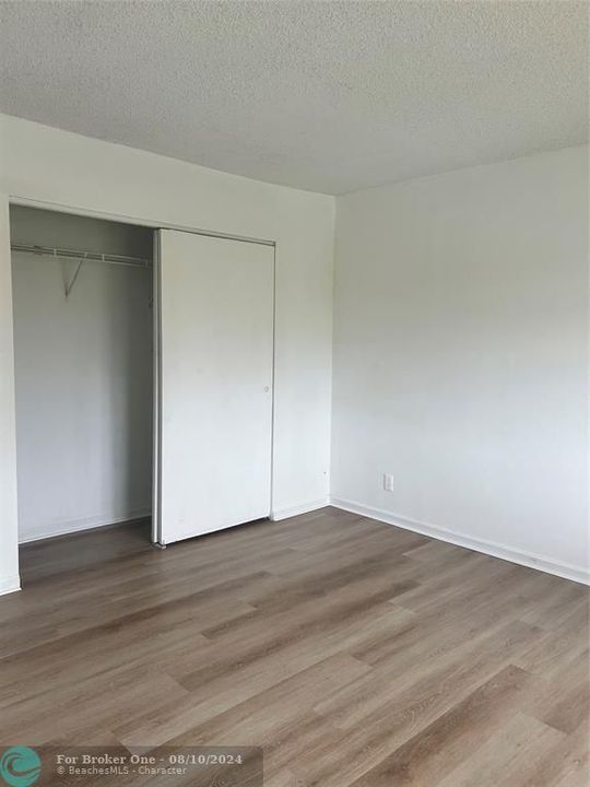 For Rent: $1,800 (2 beds, 1 baths, 812 Square Feet)