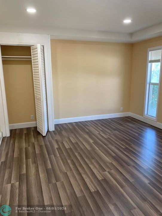 Active With Contract: $2,100 (1 beds, 1 baths, 0 Square Feet)