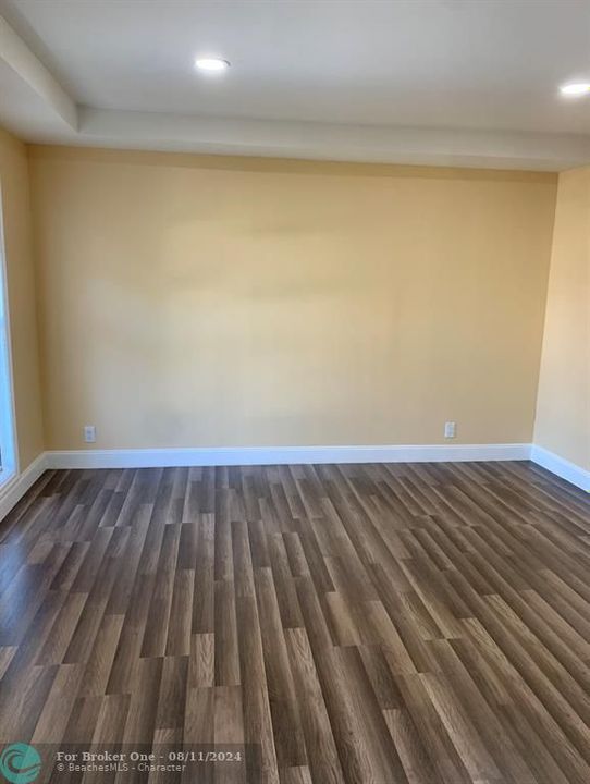 Active With Contract: $2,100 (1 beds, 1 baths, 0 Square Feet)