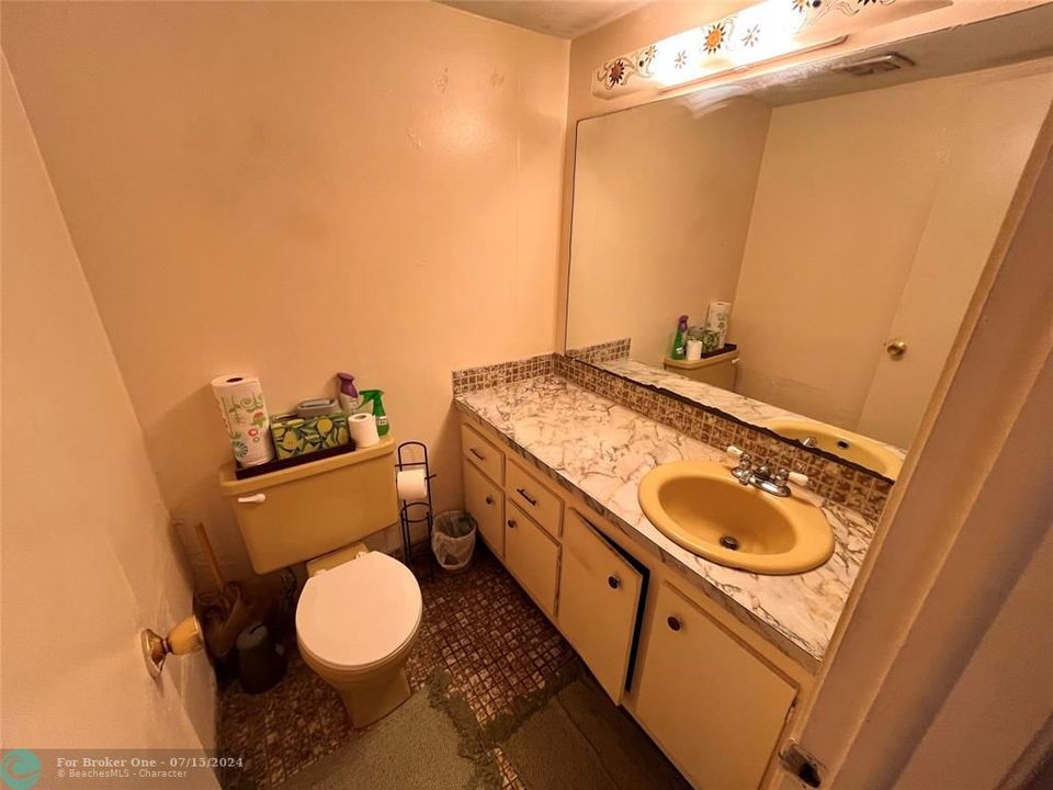 For Sale: $114,900 (1 beds, 1 baths, 928 Square Feet)