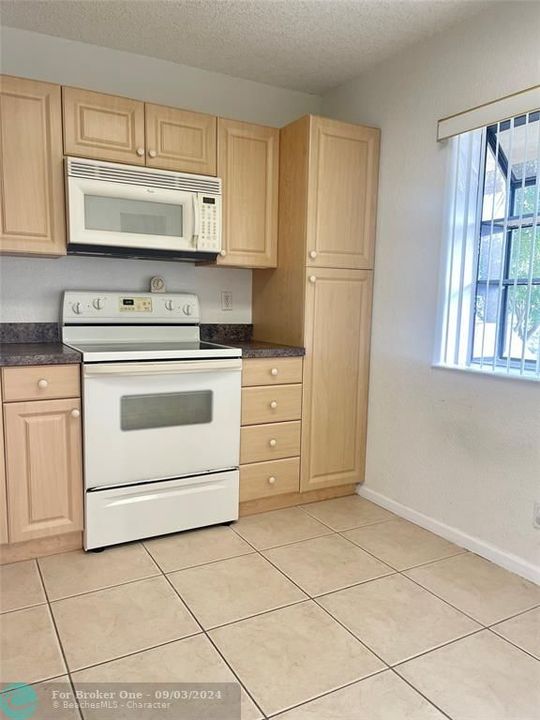 For Rent: $1,700 (1 beds, 1 baths, 718 Square Feet)