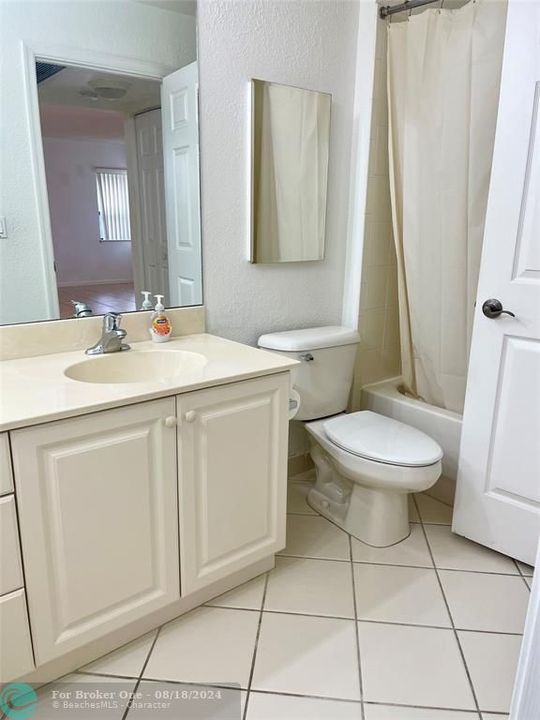 For Rent: $1,700 (1 beds, 1 baths, 718 Square Feet)