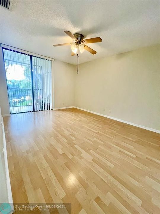 For Rent: $1,700 (1 beds, 1 baths, 718 Square Feet)