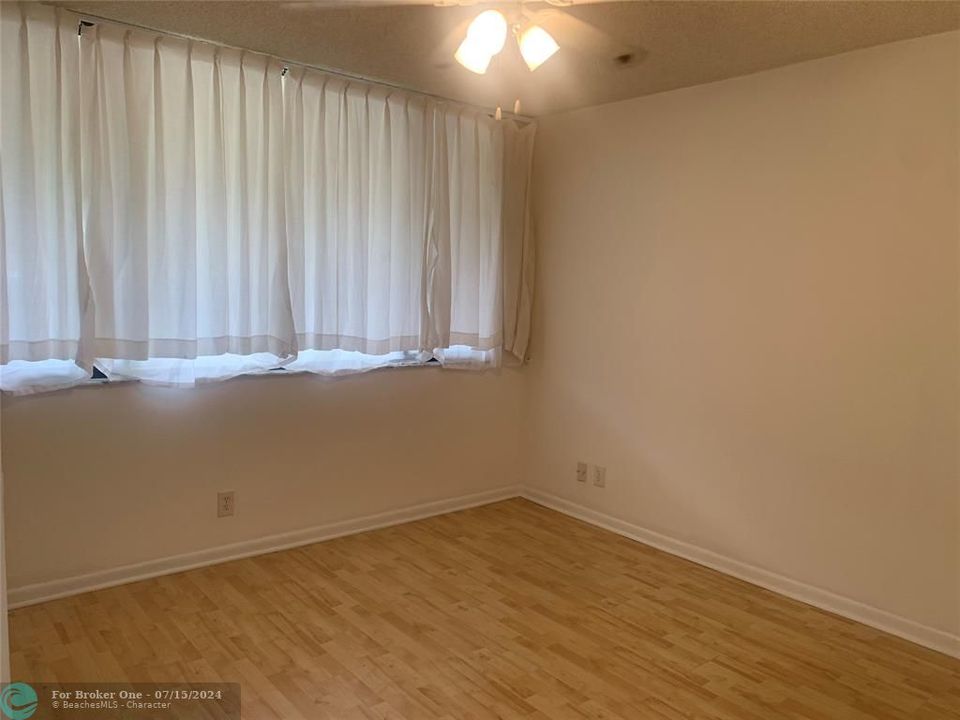 For Rent: $2,375 (2 beds, 2 baths, 1300 Square Feet)