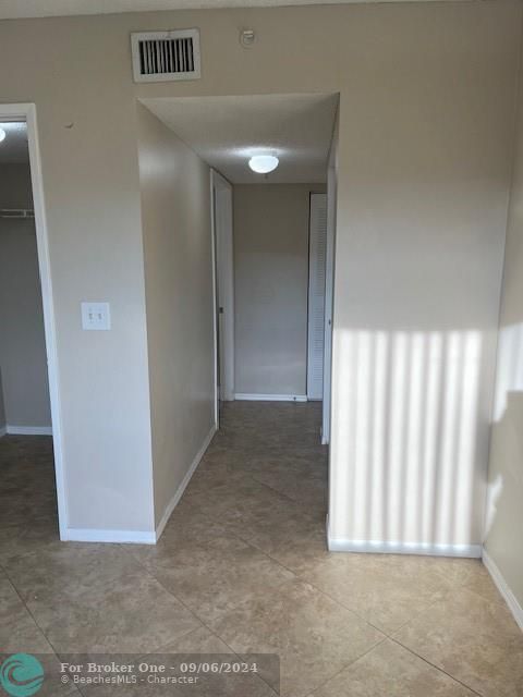 For Rent: $2,400 (2 beds, 2 baths, 1124 Square Feet)