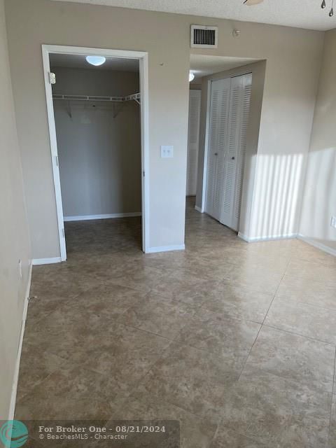 For Rent: $2,400 (2 beds, 2 baths, 1124 Square Feet)