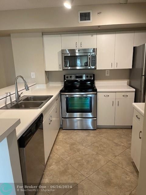 For Rent: $2,400 (2 beds, 2 baths, 1124 Square Feet)